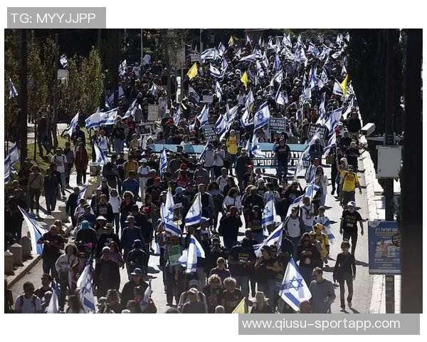 德国球迷组织警告加强球场安全措施可能引发更大规模抗议活动